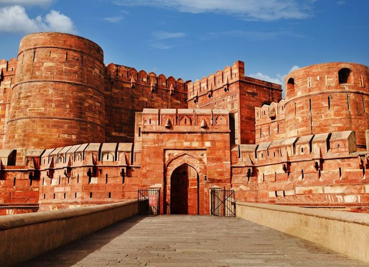 The red sandstone bastions and ramped causeway of the Amar Singh Gate at Agra Fort