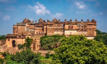 Raja Mahal palace fortress at Orchha in Madhya Pradesh, a 16th century Bundela kingdom landmark in India