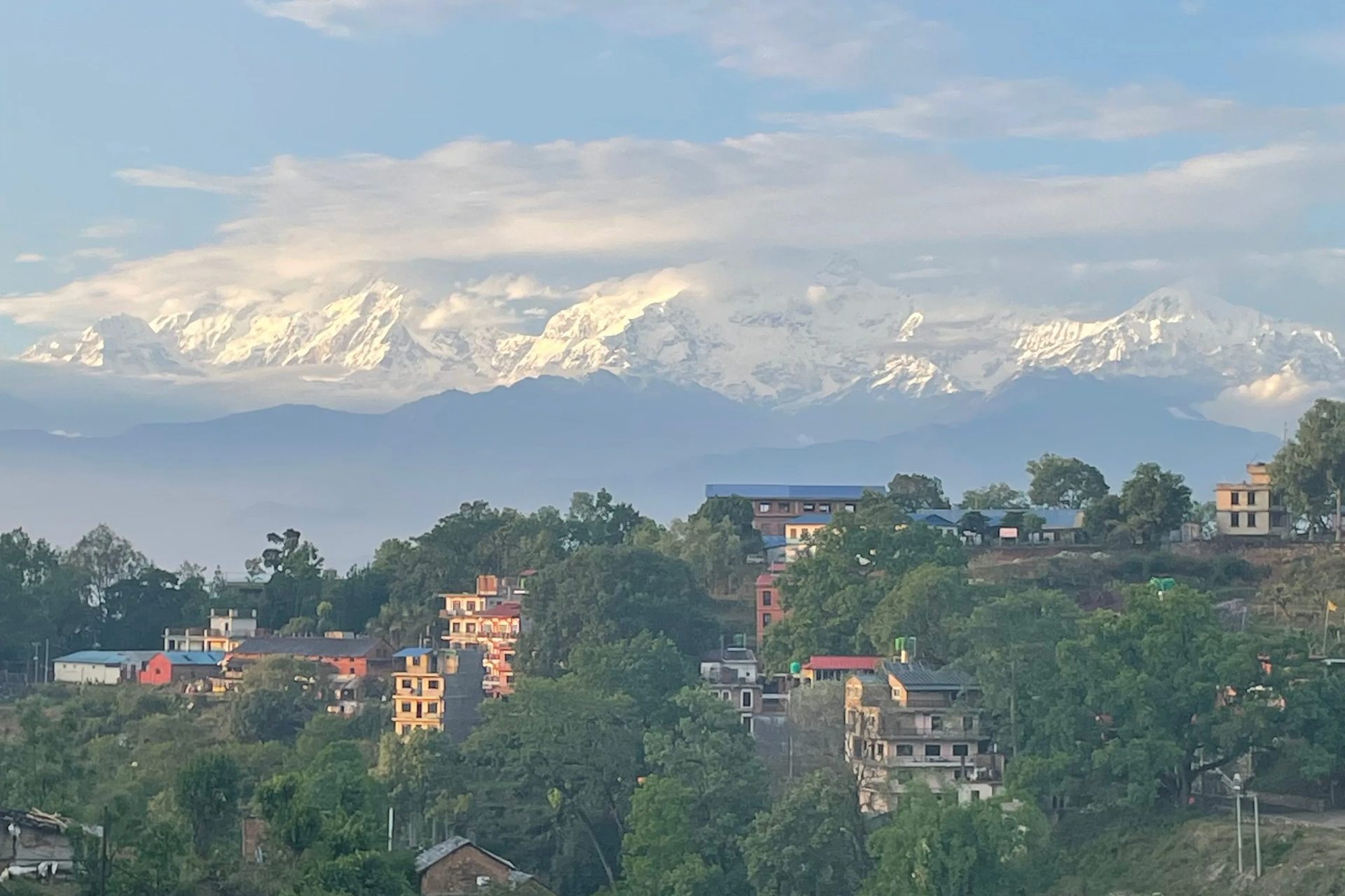 Thani Mai Temple Ridge, Bandipur – India Nepal Tourism 2027 Thani Mai temple ridge at Bandipur with the Himalaya behind, a symbol of slow travel trends in Nepal tourism 2027