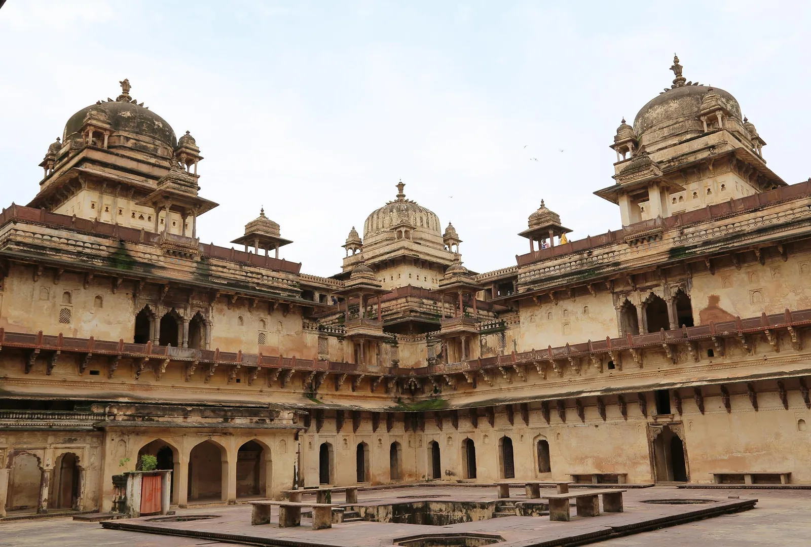 The domes and arches of Jahangir Mahal at Orchha Fort